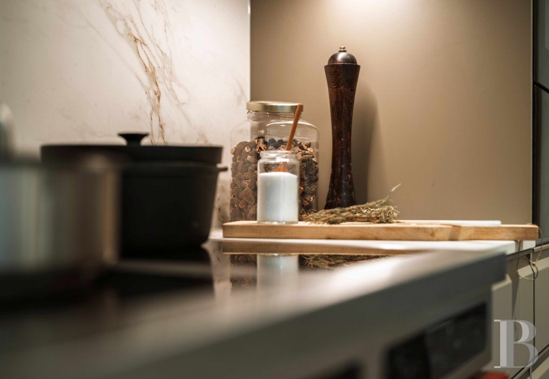 En Suisse, dans le canton du Valais, un vaste chalet à proximité du domaine des 4 Vallées - photo  n°10